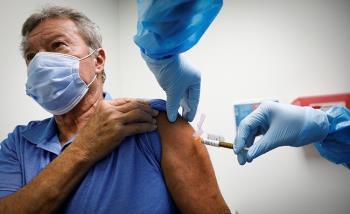 سالخوردگان با دریافت واکسن ایمنی کمتری نسبت به جوانان دارند